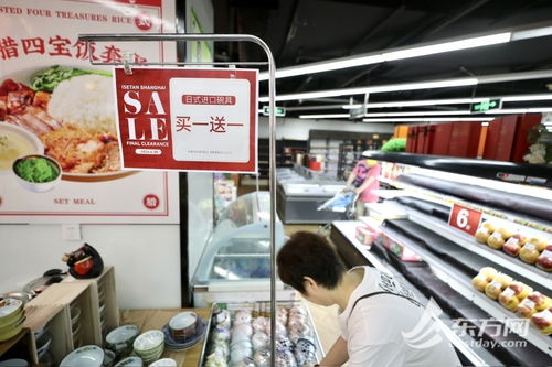 伊勢丹百貨閉店大促銷，市民蜂擁掃貨服裝